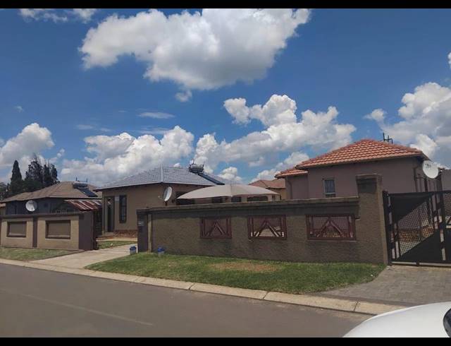 3 BEDROOM HOUSE FOR SALE IN CRYSTAL PARK